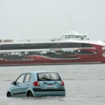 gty_tourists_stuck_gps_2_nt_120316_wmain