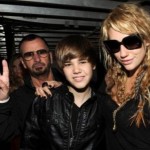 celebrities-getting-photobombed-7