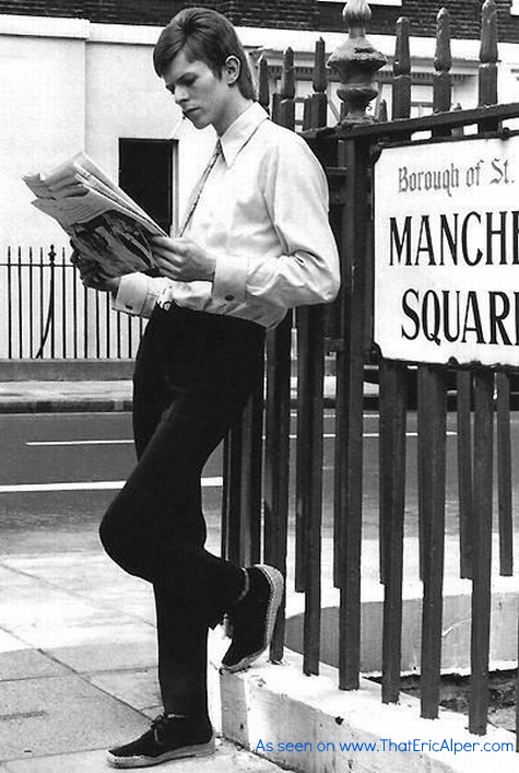 David-Bowie-reads-in-public.jpg