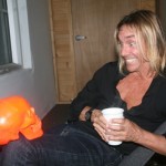 Iggy-trying-to-cheer-up-whats-left-of-poor-Yorick.-Photo-by-Tim-Barber.