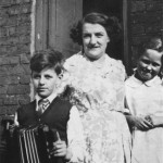 Ringo plays the accordion (1949)