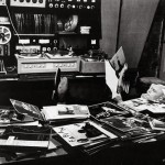 Yul Brynner digs vinyl