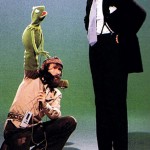Jim-Henson-working-Kermit-the-Frog-talking-to-John-Cleese