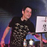 300px-DJ_Earworm_NYE_Singapore_2009