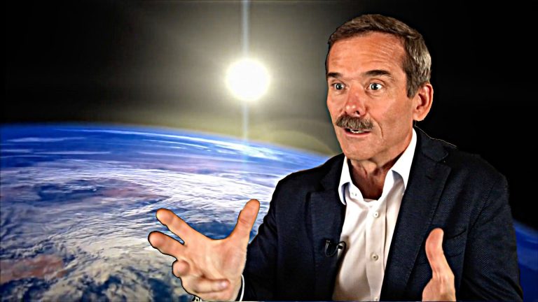 Commander Chris Hadfield Gives an Astronaut’s View of Earth