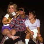 Michael Jackson drinking vodka and chilling with 2 midgets, ca. 1980s