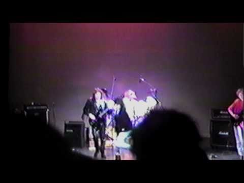 Foo Fighters’ Taylor Hawkins Kills It On Drums As A Ninth Grader