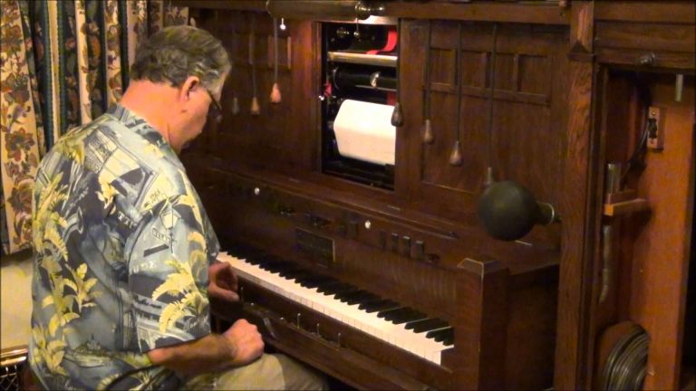 It’s A Piano! It’s A Steamboat Whistle! A Bird Chirp Sound Effect Machine Thingy!