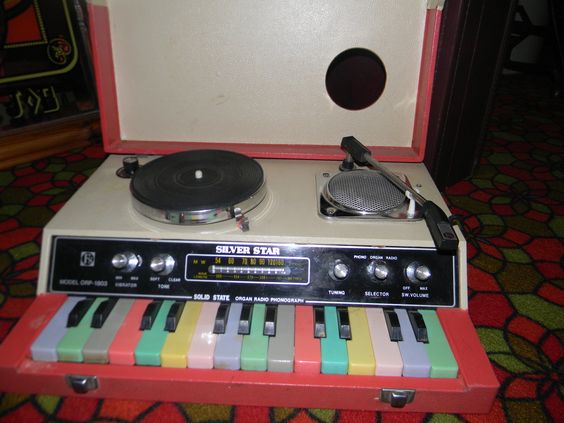 The Silverstar all-in-one organ, radio, and phonograph