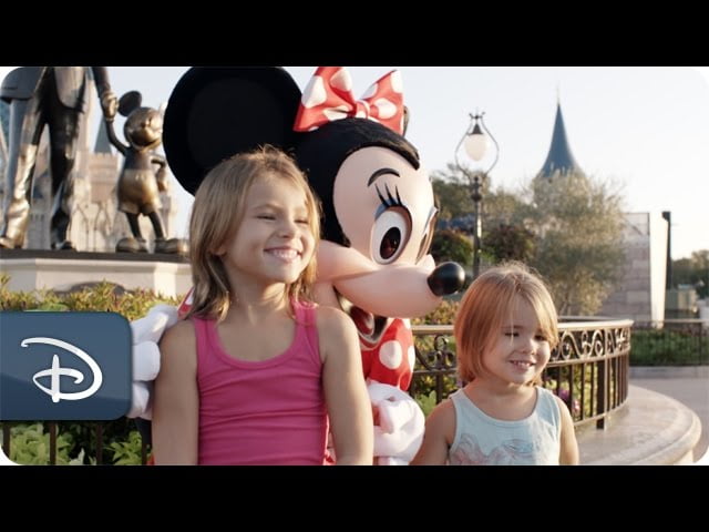 That Moment Walt Disney World’s Tinker Bell Gives A Deaf Girl The Surprise Of Her Life