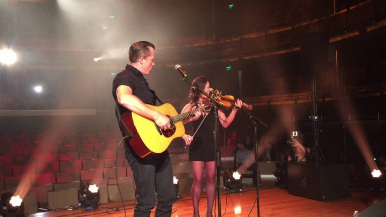 Jason Isbell beamed to Chicago for interactive concert