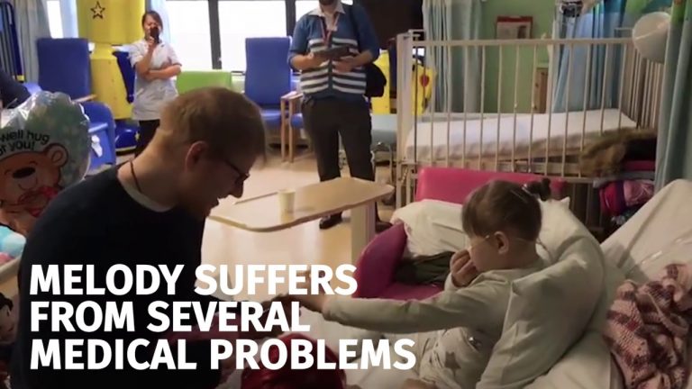Ed Sheeran has made a young fan’s dreams come true by surprising her in hospital