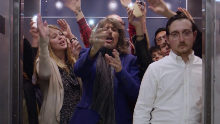 Foreigner’s Kelly Hansen Surprises Elevator Riders