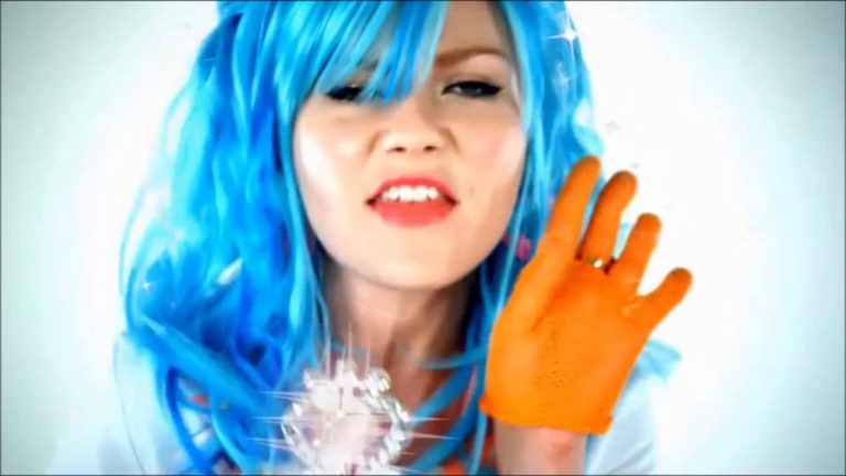 That Time Kirsten Dunst Did A Video Of The Vapors’ “Turning Japanese”
