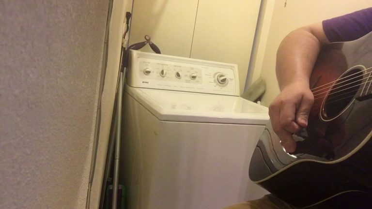 Guy Performs Charlie Daniels Band’s ‘The Devil Went Down to Georgia’ With His Noisy Washing Machine