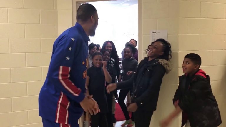 Harlem Globetrotter replaces teacher in famous handshake video
