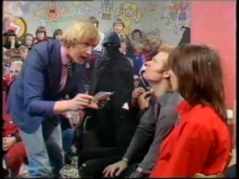 That Time The Pretenders Were Hit With Pies On A Kids’ TV Show