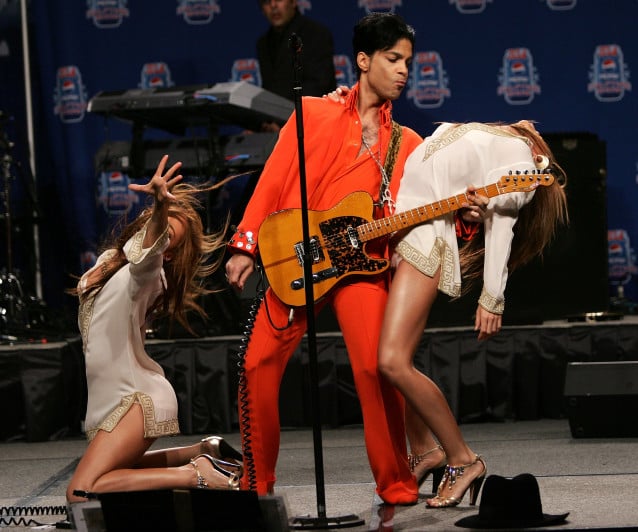 Watch Prince Play Chuck Berry’s “Johnny B. Goode” At Super Bowl Press Conference In 2007