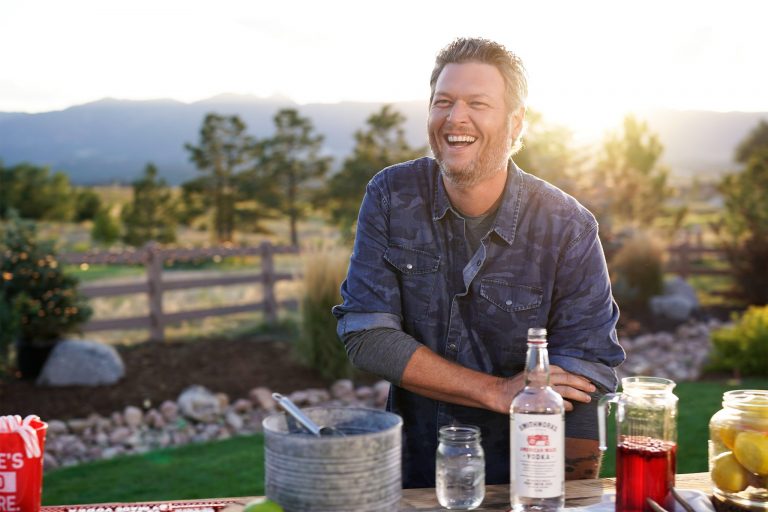 Calling All “Country Music Freaks”: Blake Shelton Just Announced His 2018 Tour