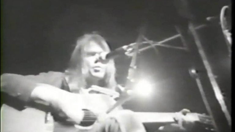 Video: Neil Young Live At Hammersmith Odeon In London, 1976