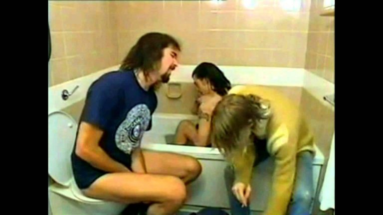 That Time Nirvana Did An Interview In A Bathroom, With Dave Grohl Taking A Bath