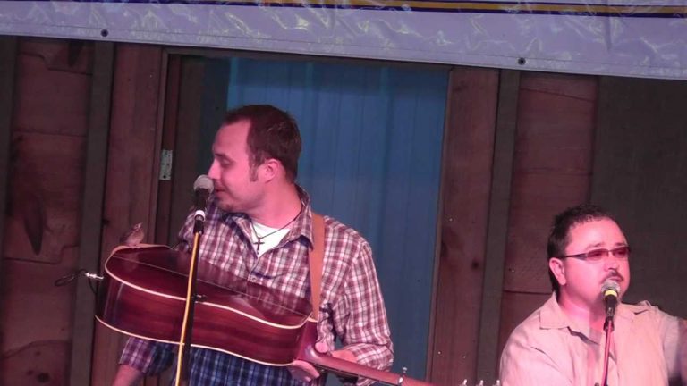 Bird Lands On Singer’s Guitar During a Live Performance