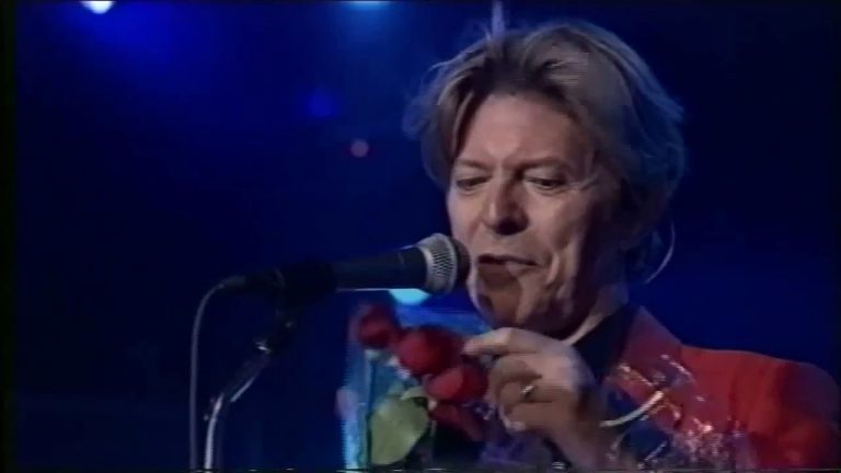 Watch David Bowie Perform The Album “Low” For The Last Time In 2002