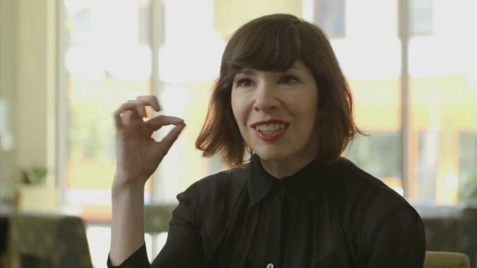 carrie-brownstein-declares-socia