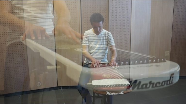 Pink Floyd’s “Wish You Were Here” Performed On The Unusual Harpejji Instrument