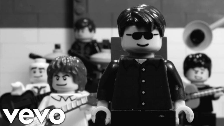 Oasis’s “Wonderwall” Video Recreated In LEGO