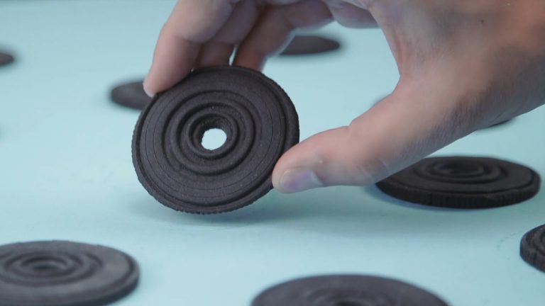 This is a real thing: Oreo Vinyl with Oreo Vinyl Record Player