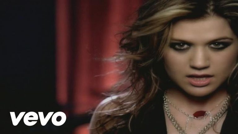 Kelly Clarkson on Artists Using Their Voice For Good