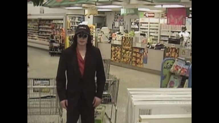 Video: The Time Michael Jackson’s Friend Closed Down The Entire Mall So He Could Go Shopping