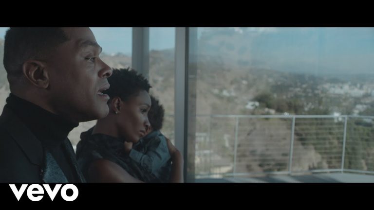 Maxwell Announces “50 Intimate Nights Live”