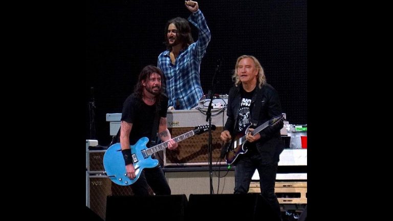Joe Walsh Joins Foo Fighters On Rocky Mountain Way At Fenway Park