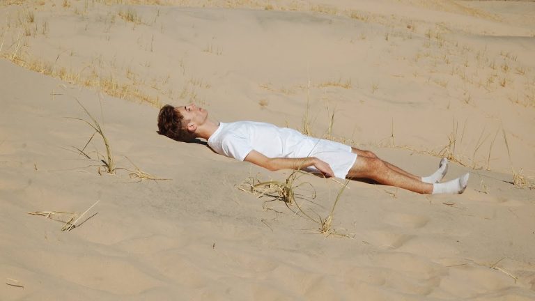 ‘Morse Code’ keyboards + ‘Secret Agent’ guitar = Matt Jaffe and his new single, “Fever”