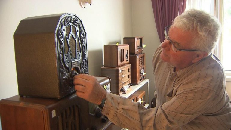 Kingston man selling father’s vintage radio collection