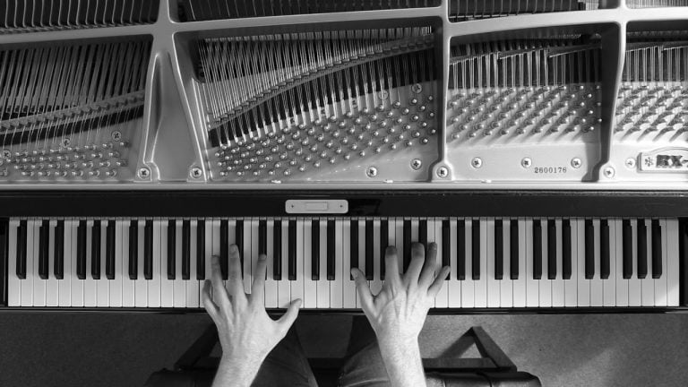 You’ll Be Haunted (But In A GOOD Way) With The Pink Floyd “Comfortably Numb” Cover On Video