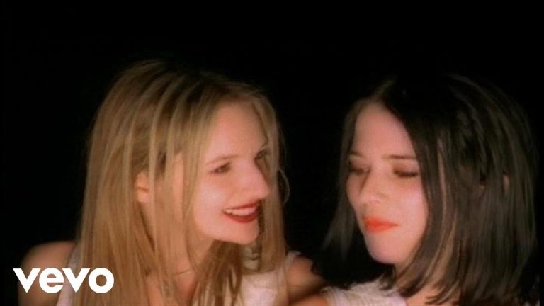 Veruca Salt’s “Volcano Girls” Isolated Vocals, Guitar and Bass Will Remind You How Cool The Song Is