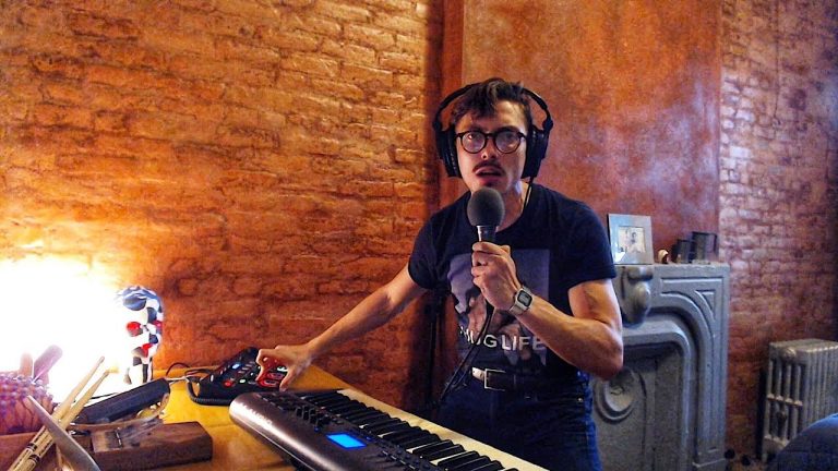 This Guy Can Really Loop Music