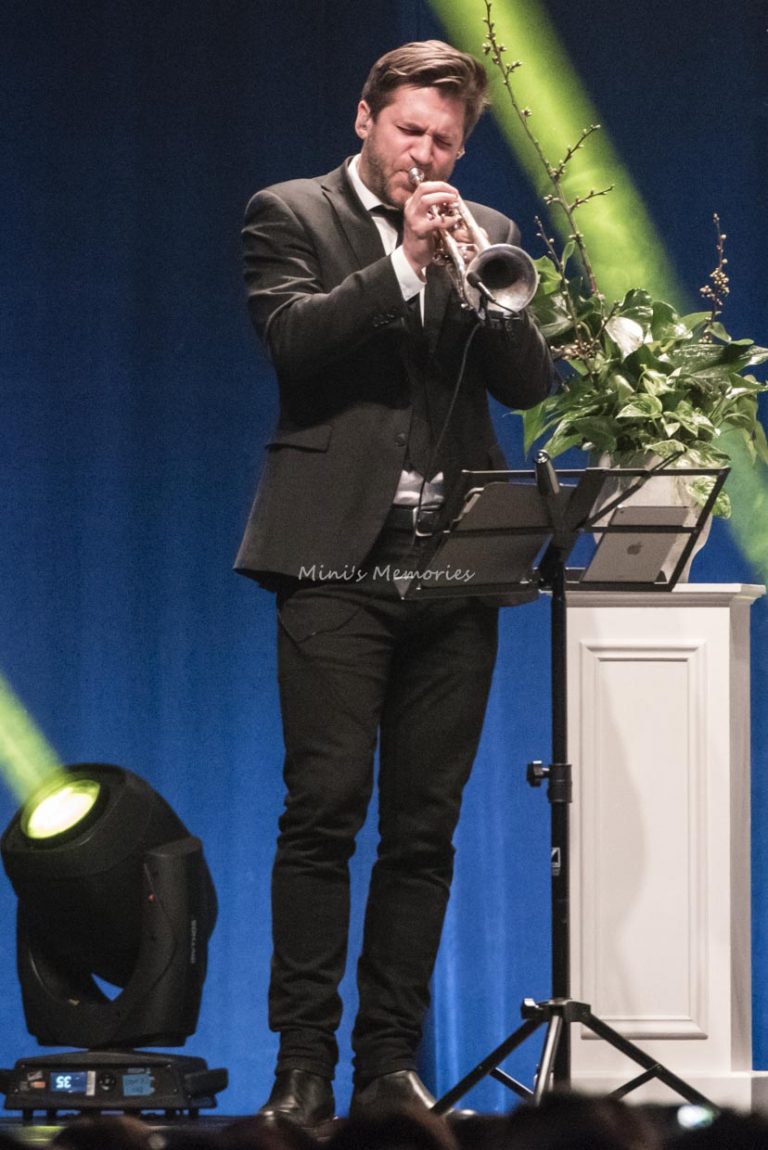 Photo Gallery Ellen Degeneres with Sean Jones at Toronto's Scotiabank