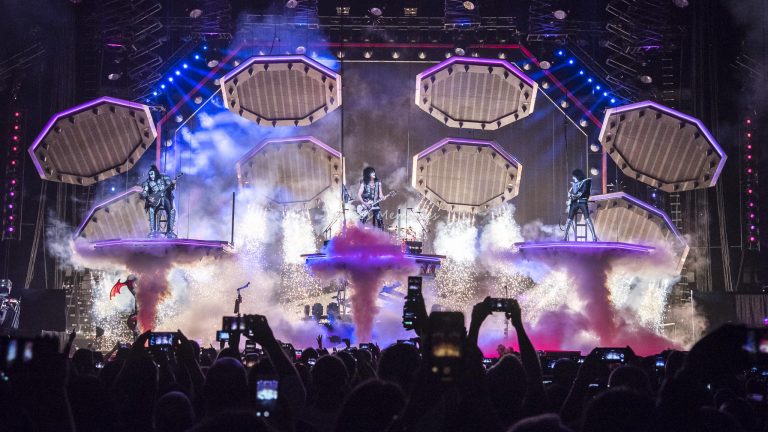 Review and Photo Gallery:  Kiss’ End Of The Road Tour with David Garibaldi at Toronto’s Scotiabank Arena