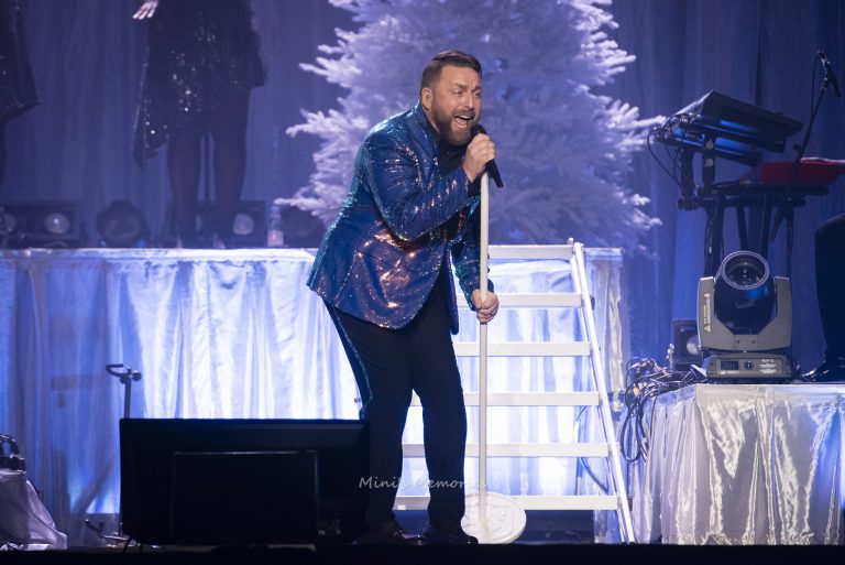 Photo Gallery:  Johnny Reid with Sierra Noble at St. Catharines’ Meridian Centre