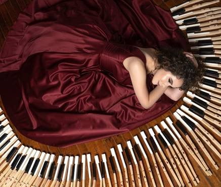 Award-Winning Canadian Singer/Songwriter Alex Whorms Skates into the Holiday Season, Covering Joni Mitchell’s 1971 Classic “River”