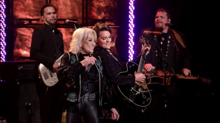 VIDEO: Tanya Tucker & Brandi Carlile & Shooter Jennings Perform ‘Hard Luck’ on The Ellen Show