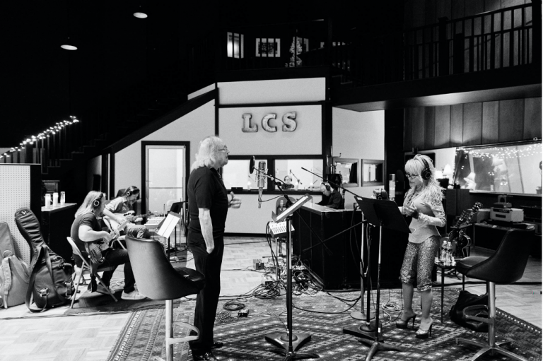 Barry Gibb And Dolly Parton Collaborate On Bee Gees’ “Words” Out Today