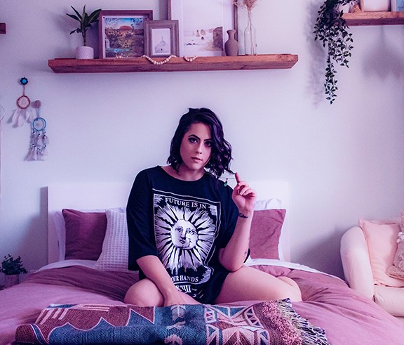 Country Artist Bree Taylor Dares to Get Close to “Kryptonite”