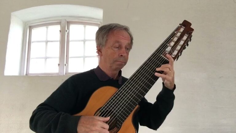 Göran Söllscher Performs The Beatles’ “Eleanor Rigby” On An 11-Strang Guitar