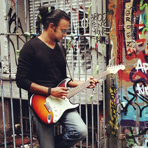 Guitarist and Singer/Songwriter Ash Ravens Serenades the Soul with Warm & Bittersweet “Home”