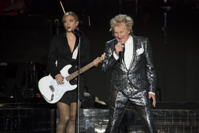 Photo Gallery: Rod Stewart with Cheap Trick at Toronto’s Budweiser Stage